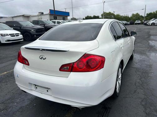 2015 INFINITI Q40 Base