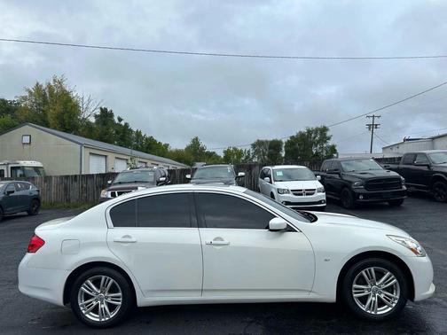 2015 INFINITI Q40 Base