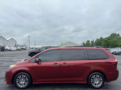 2020 Toyota Sienna XLE