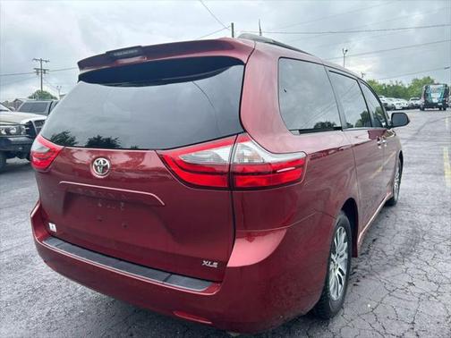 2020 Toyota Sienna XLE