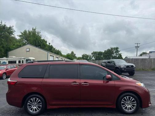2020 Toyota Sienna XLE
