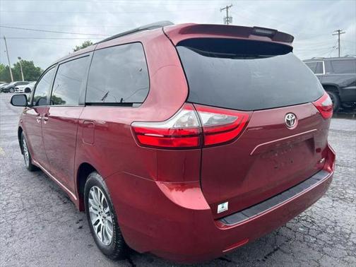 2020 Toyota Sienna XLE