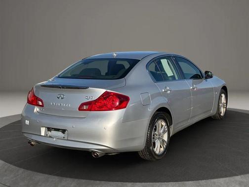 2015 INFINITI Q40 Base