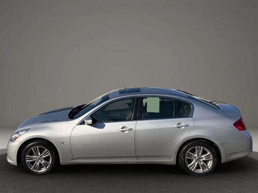 2015 INFINITI Q40 Base