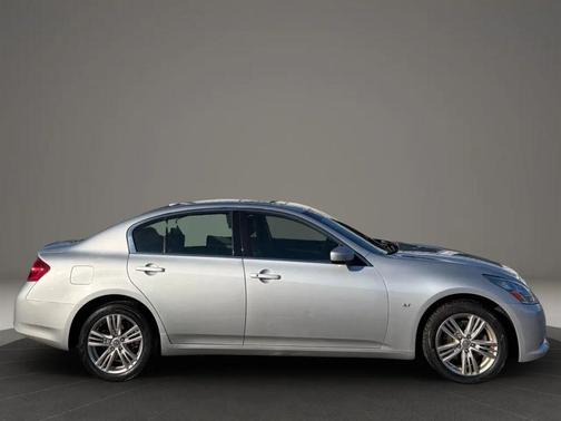 2015 INFINITI Q40 Base