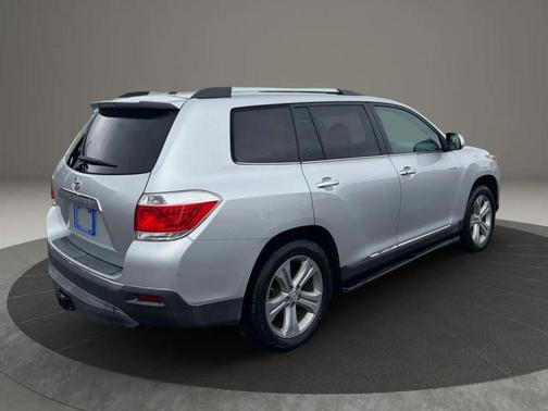 Classic Silver Metallic 2013 Toyota Highlander Limited