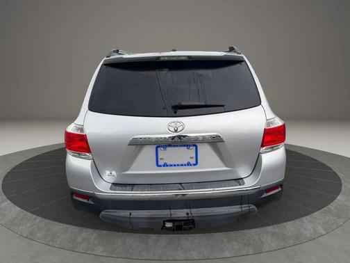Classic Silver Metallic 2013 Toyota Highlander Limited