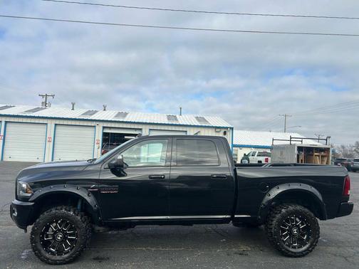2018 RAM 2500 Laramie Crew Cab 4x4 6'4' Box