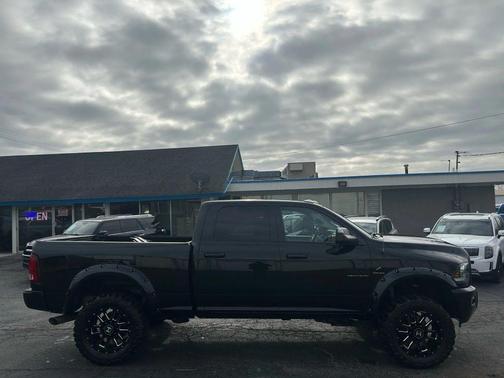 2018 RAM 2500 Laramie Crew Cab 4x4 6'4' Box