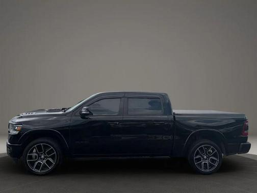 Diamond Black Crystal Pearlcoat 2019 RAM 1500 Laramie