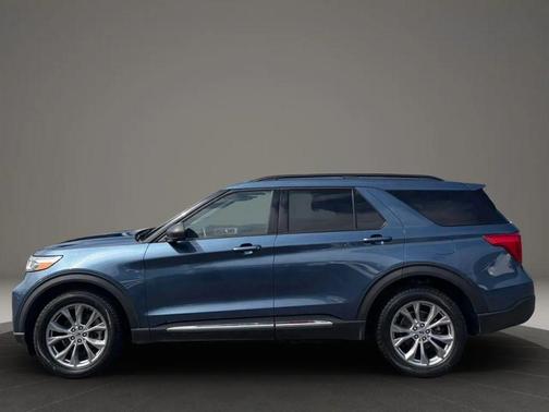 Blue Metallic 2020 Ford Explorer XLT