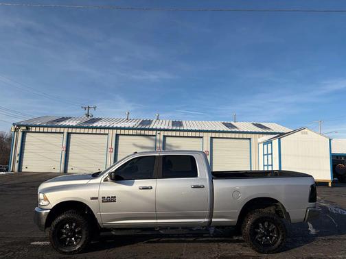 2017 RAM 2500 SLT Crew Cab 4x4 6'4' Box