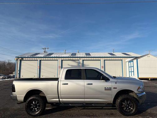 2017 RAM 2500 SLT Crew Cab 4x4 6'4' Box