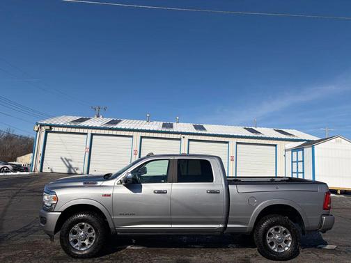 2020 RAM 2500 Laramie Crew Cab 4X4 6'4' Box