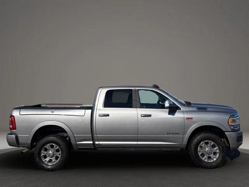 2020 RAM 2500 Laramie Crew Cab 4X4 6'4' Box