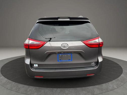 2020 Toyota Sienna LE