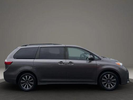 2020 Toyota Sienna LE