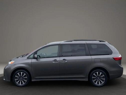 2020 Toyota Sienna LE