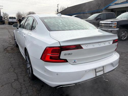 2019 Volvo S90 T6 Momentum