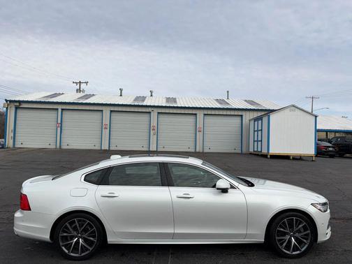 2019 Volvo S90 T6 Momentum
