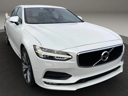 2019 Volvo S90 T6 Momentum