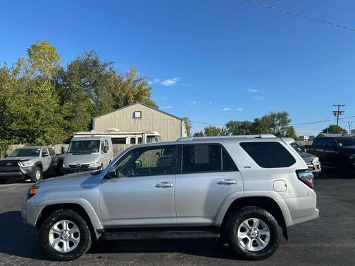2014 Toyota 4Runner SR5 Sport Utility 4D