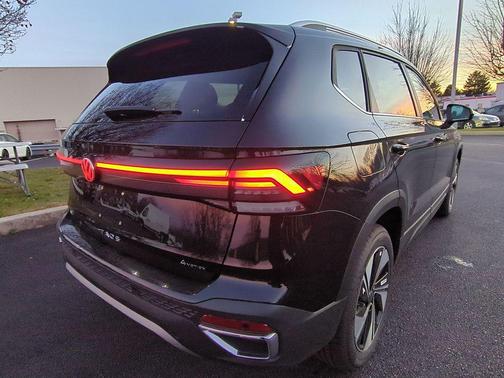 2026 Volkswagen Taos SE