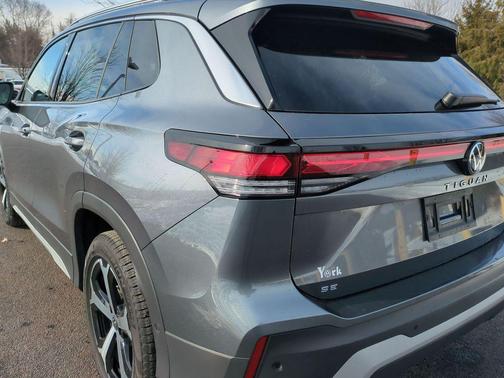 2025 Volkswagen Tiguan 2.0T SE