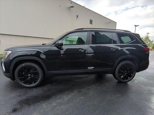 2025 Volkswagen Atlas 2.0T SE w/Technology 4MOTION