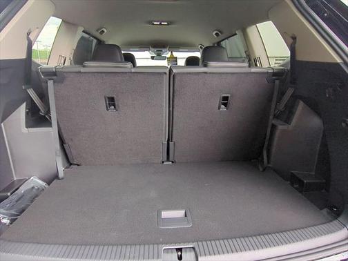2025 Volkswagen Atlas 2.0T SE w/Technology 4MOTION