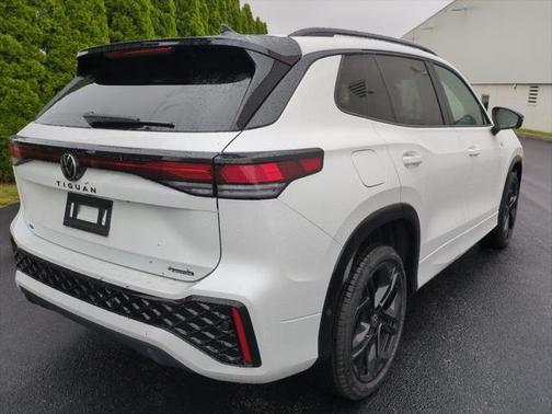 2025 Volkswagen Tiguan 2.0T SE R-Line Black 4MOTION