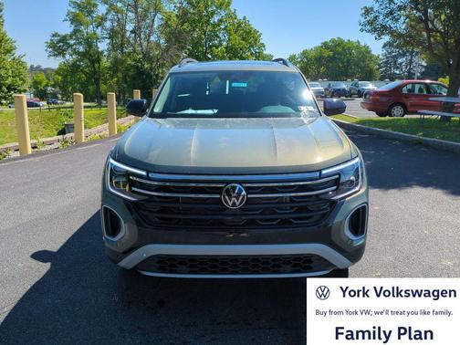 avocado green pearl 2026 Volkswagen Atlas Peak Edition