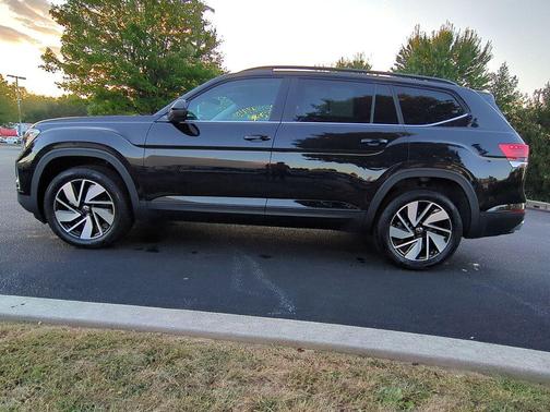2025 Volkswagen Atlas 2.0T SE w/Technology 4MOTION