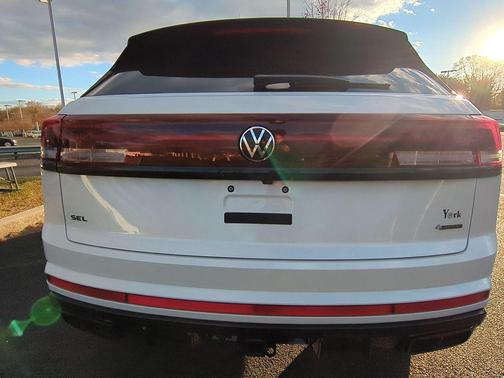 2026 Volkswagen Atlas Cross Sport 2.0T SEL