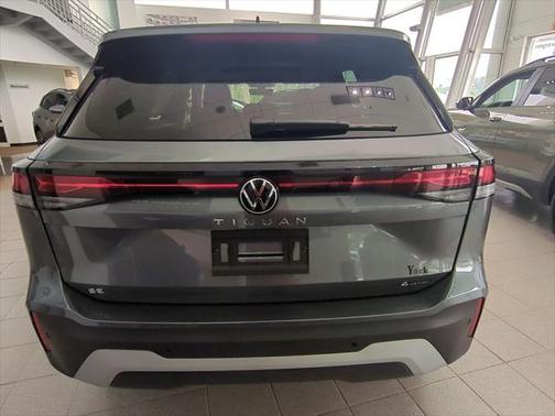 2025 Volkswagen Tiguan 2.0T SE 4MOTION