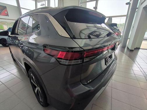 2025 Volkswagen Tiguan 2.0T SE 4MOTION