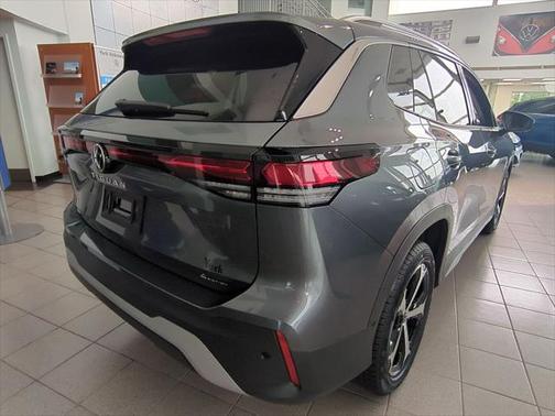 2025 Volkswagen Tiguan 2.0T SE 4MOTION
