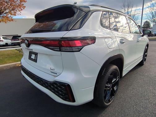 2026 Volkswagen Tiguan 2.0T SE R-Line Black 4MOTION