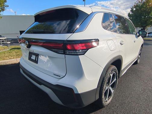 2025 Volkswagen Tiguan 2.0T SE 4MOTION