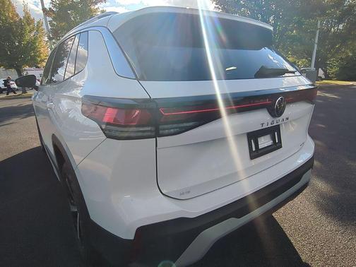 2025 Volkswagen Tiguan 2.0T SE 4MOTION