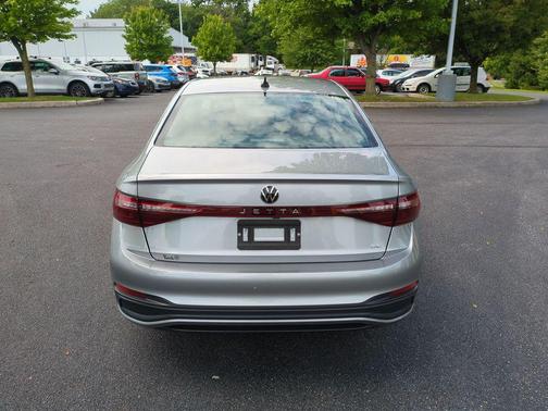 Silver Metallic 2025 Volkswagen Jetta 1.5T SE
