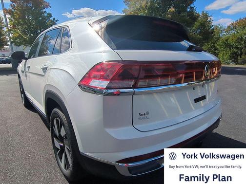 opal white pearl 2026 Volkswagen Atlas Cross Sport 2.0T SEL