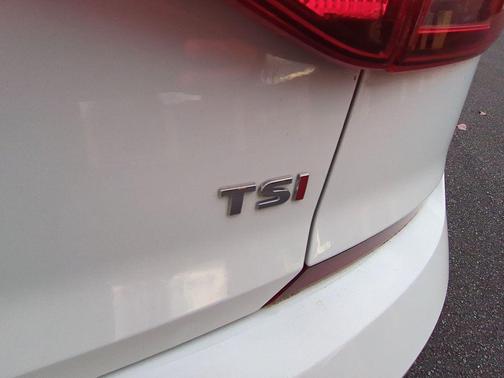 2017 Volkswagen Passat 1.8T SEL Premium