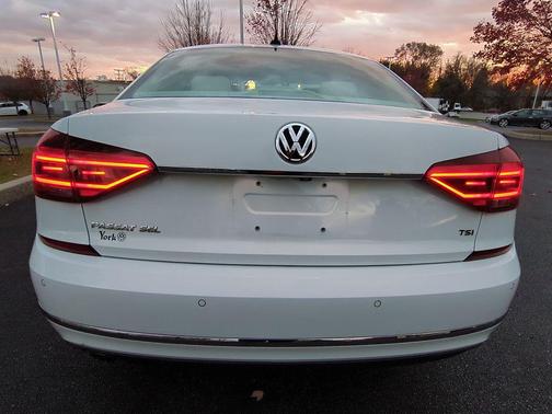 2017 Volkswagen Passat 1.8T SEL Premium