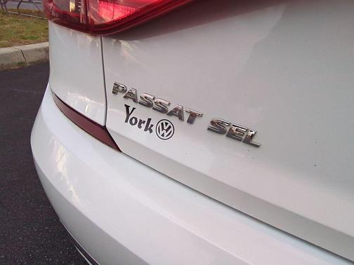 2017 Volkswagen Passat 1.8T SEL Premium