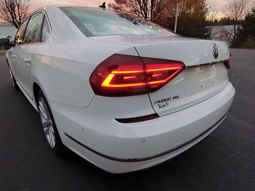 2017 Volkswagen Passat 1.8T SEL Premium