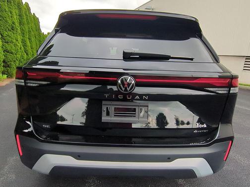2025 Volkswagen Tiguan 2.0T SE 4MOTION