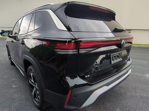 2025 Volkswagen Tiguan 2.0T SE 4MOTION