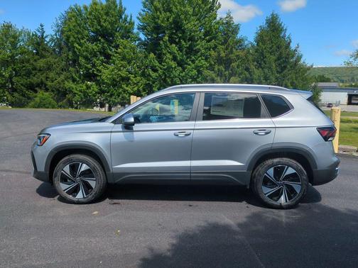 Pyrite Silver Metallic 2026 Volkswagen Taos SE