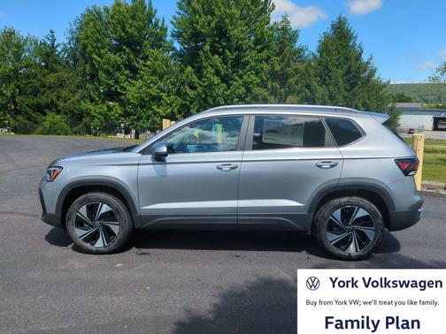 Pyrite Silver Metallic 2026 Volkswagen Taos SE